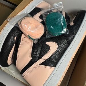 Air Jordan 1 Retro High OG Crimson Tint 555088081 Mens Size 7.5 Good Condition